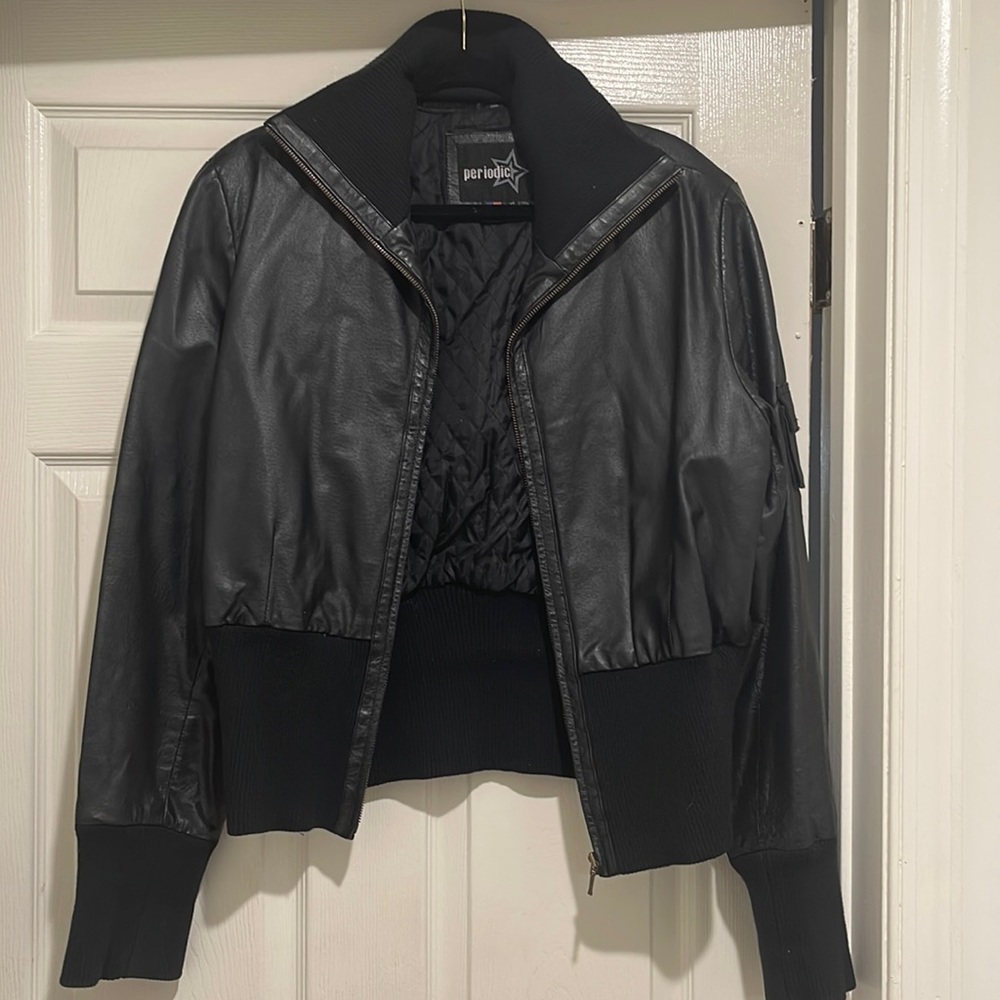 Like NEW condition! 3-4 years old. Genuine leather size XL Women